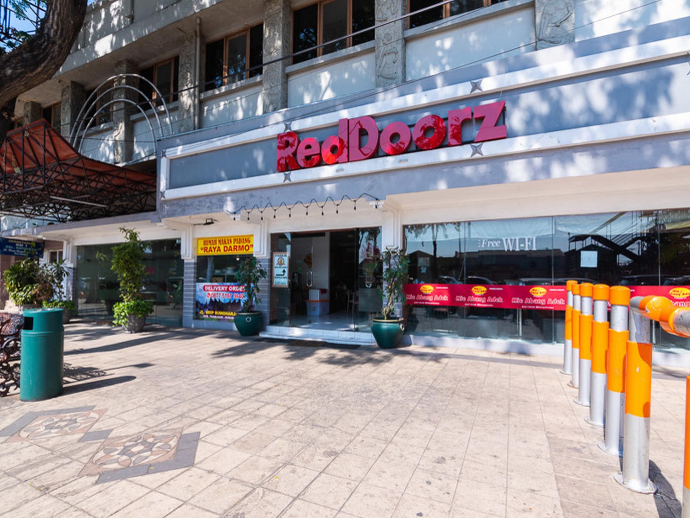 Reddoorz @ Urip Sumoharjo Hotel Surabaya Luaran gambar